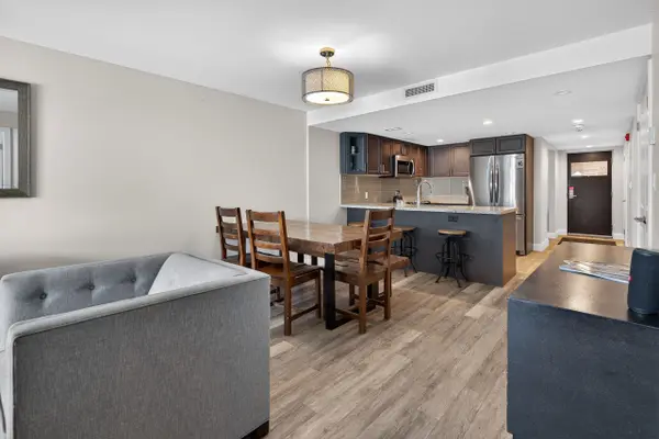 80 Horseshoe BLVD #102, Oro-medonte, ON L4M 4Y8