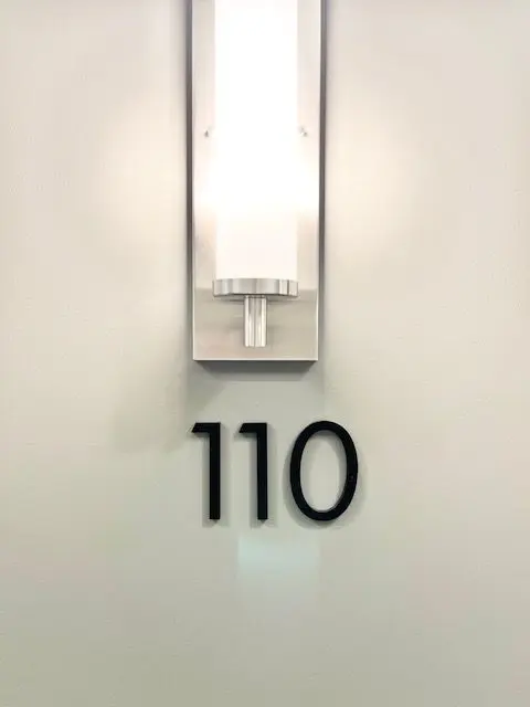 135 Canon Jackson DR #110, Toronto W04, ON M6M 0C3