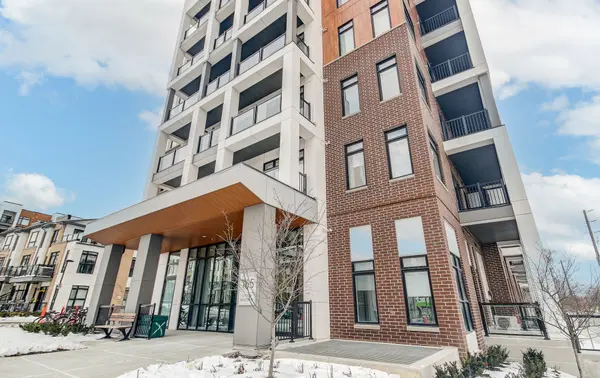 165 Canon Jackson DR #211, Toronto W04, ON M6M 0C4