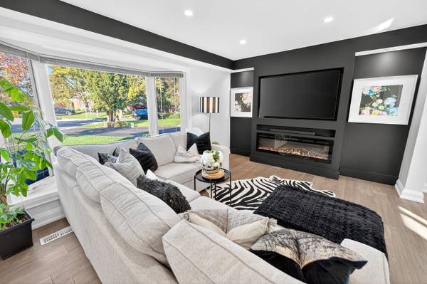 10 Essex PL, Brampton, ON L6T 2A6