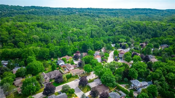 82 Turnbull RD, Hamilton, ON L9H 3W9