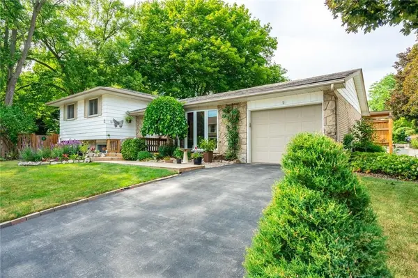 82 Turnbull RD, Hamilton, ON L9H 3W9