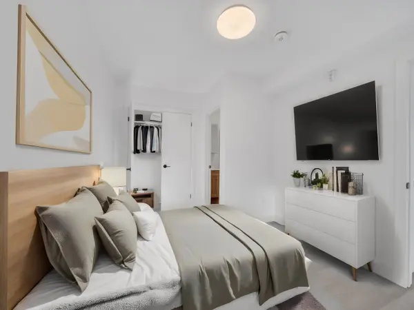 1804 Drouillard RD #203, Windsor, ON N8W 3X5