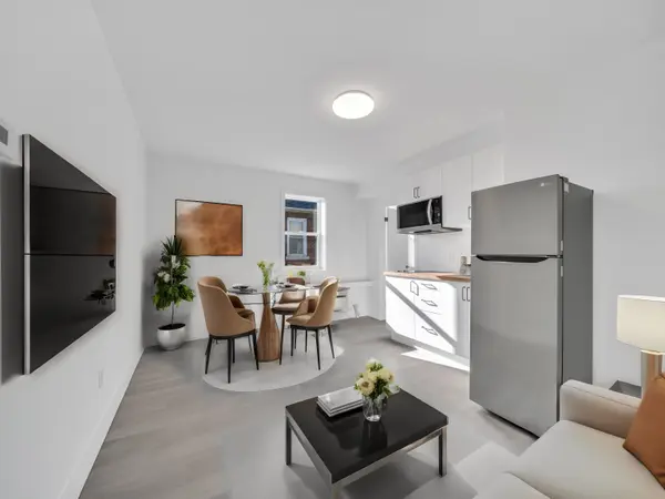 1804 Drouillard RD #203, Windsor, ON N8W 3X5