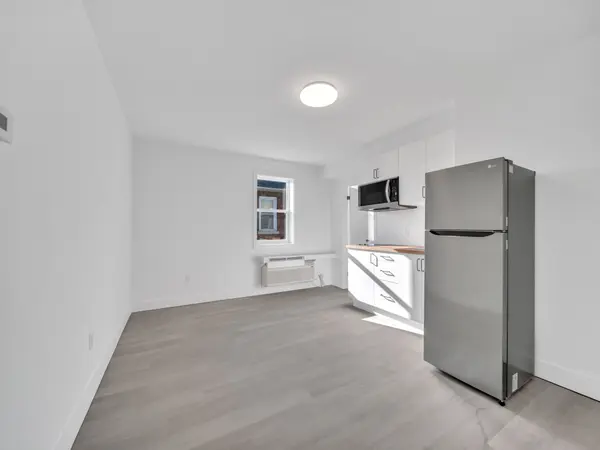 1804 Drouillard RD #203, Windsor, ON N8W 3X5