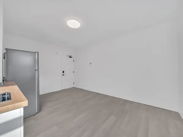 1804 Drouillard RD #203, Windsor, ON N8W 3X5