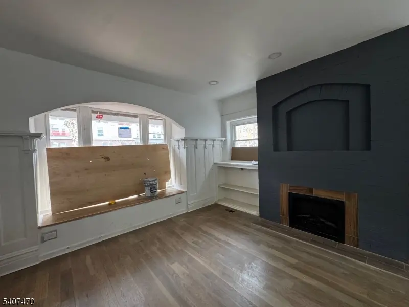 696 Dr Martin Luther King J, Newark City, NJ 07102