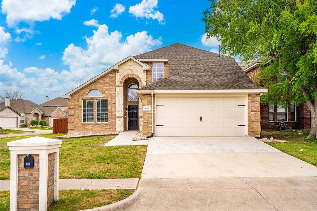 601 Babbling Brook Drive, Saginaw, TX 76179