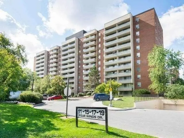 19 Four Winds DR #810, Toronto W05, ON M3J 2S9