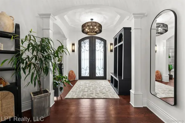 4525 Mapleton DR, Genoa Township, MI 48843