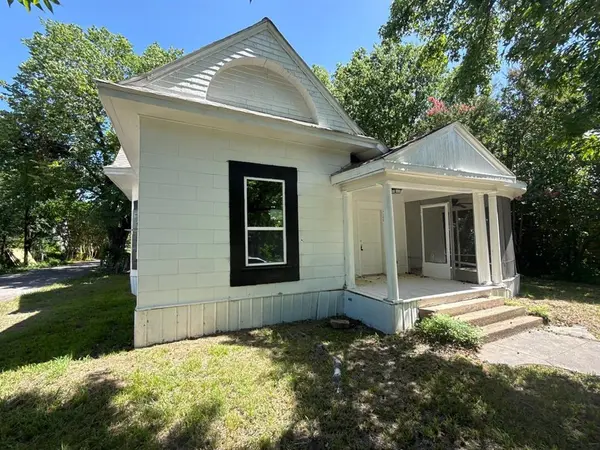 320 W 6th Street, Bonham, TX 75418