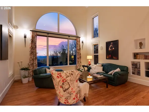 8452 NW TIMBER RIDGE CT, Portland, OR 97229