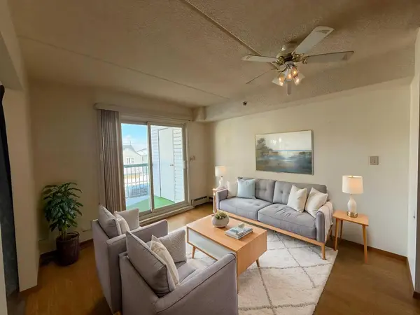 5007 52 Avenue ##206, Ponoka, AB T4J 1S3