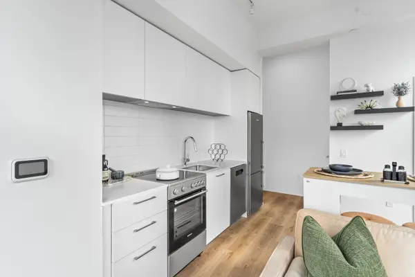 101 Roehampton AVE #2612, Toronto C10, ON M4P 2W2