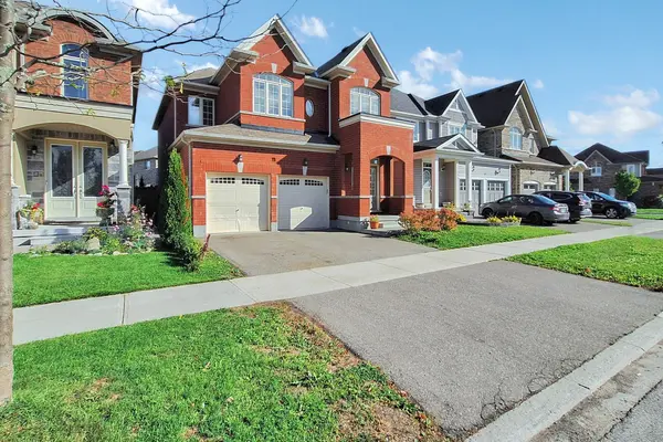11 Robert Wilson CRES, Georgina, ON L4P 0G8
