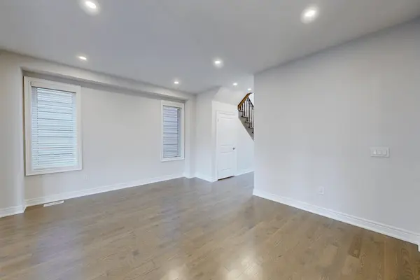 11 Robert Wilson CRES, Georgina, ON L4P 0G8