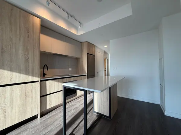 7950 Bathurst ST #2512, Vaughan, ON L4J 0L4