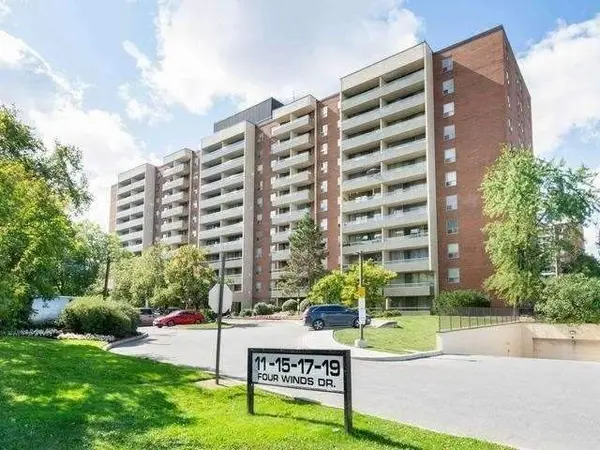 19 Four Winds DR #810, Toronto W05, ON M3J 2S9