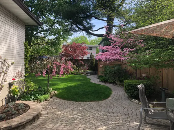 1427 Kenmuir AVE, Mississauga, ON L5G 4B3