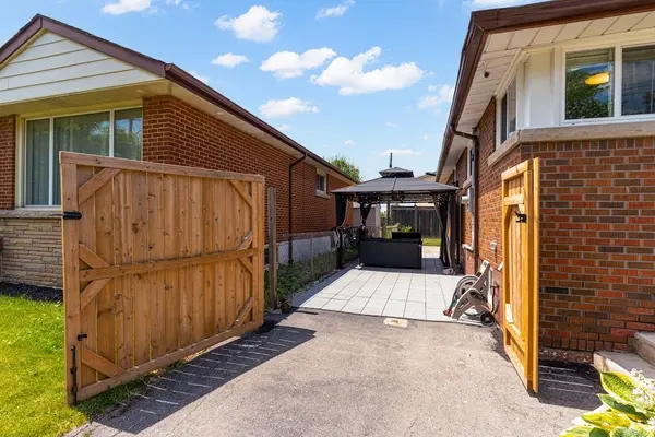 42 Terrace DR, Hamilton, ON L9A 2Y6