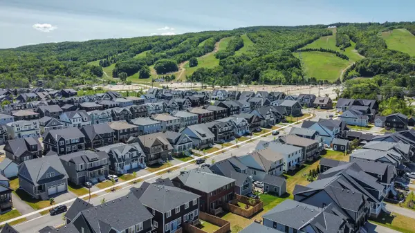 130 Courtland ST, Blue Mountains, ON L9Y 5L8