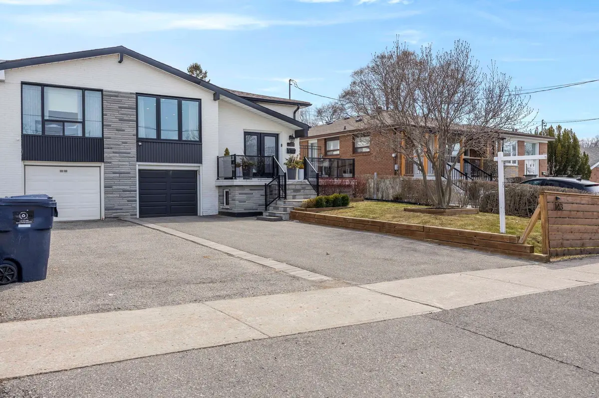 143 Grandravine DR, Toronto W05, ON M3J 1B3