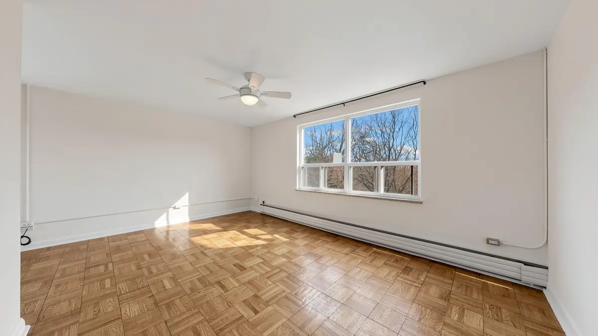 554 Harvie AVE #14, Toronto W03, ON M6E 4M1