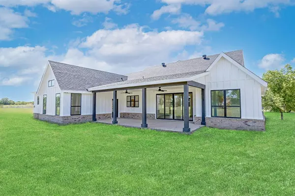 5926 High Mesa Drive, Justin, TX 76247