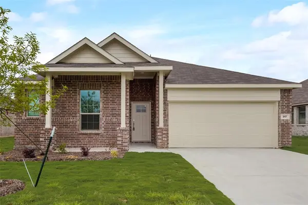 917 Dustwood Drive, Fort Worth, TX 76052