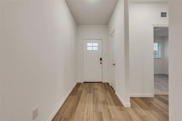 917 Dustwood Drive, Fort Worth, TX 76052