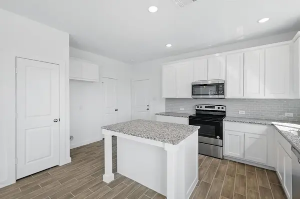 306 Oakbend Drive, Lewisville, TX 75067