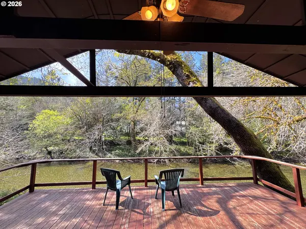 1008 WINCHUCK RIVER RD, Brookings, OR 97415