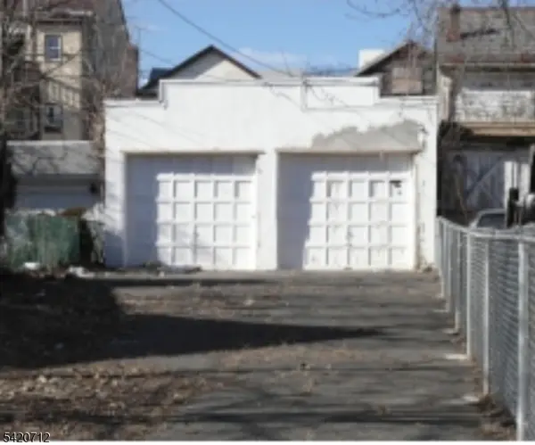 25 Mangold St, Haledon Boro, NJ 07508