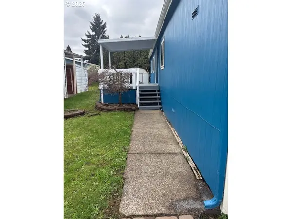 1400 CANDLELIGHT DR #174, Eugene, OR 97402