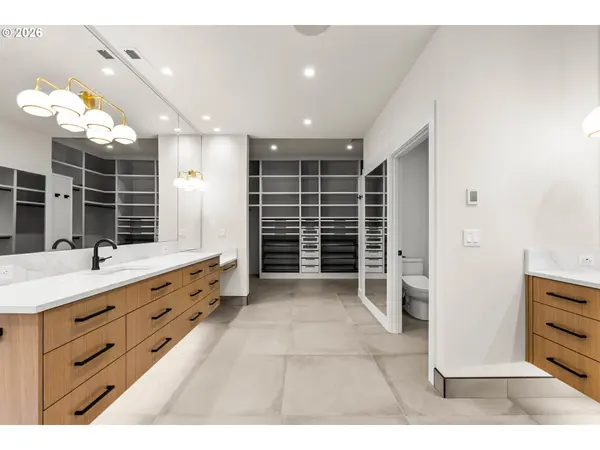 13007 NW 50TH AVE, Vancouver, WA 98685