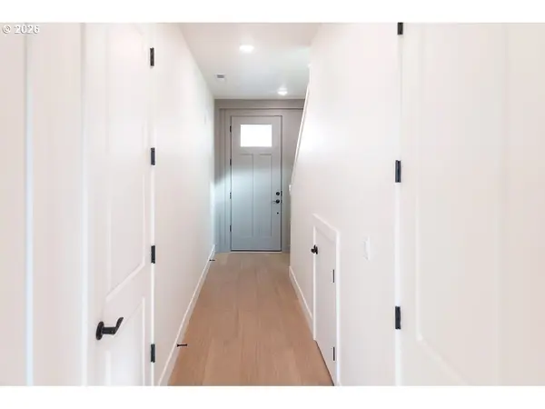 16001 Barlow Trail LN, Oregon City, OR 97045