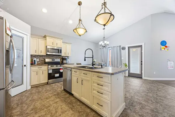 7215 29 ST, Lloydminster, AB T9V 3N1