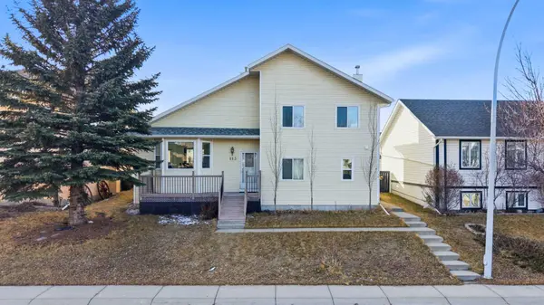 113 Westridge Close, Okotoks, AB T1S 1N4