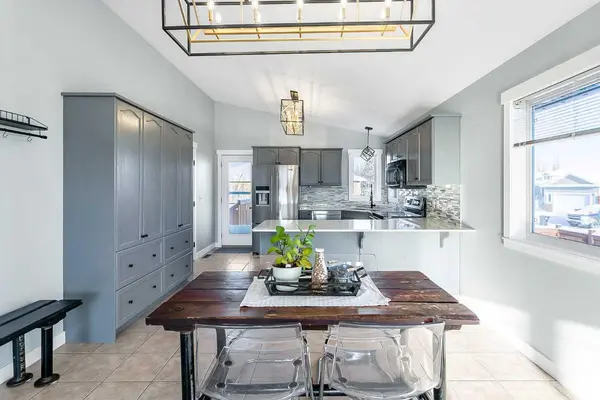 1112 2 ST NE, Sundre, AB T0M 1X0