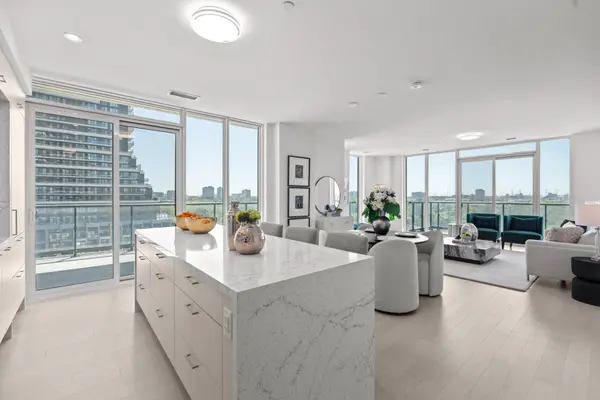 10 Inn On The Park DR #709, Toronto C13, ON M3C 0P9