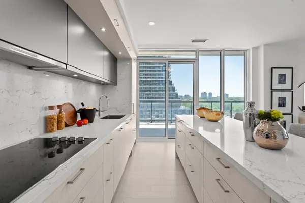 10 Inn On The Park DR #709, Toronto C13, ON M3C 0P9