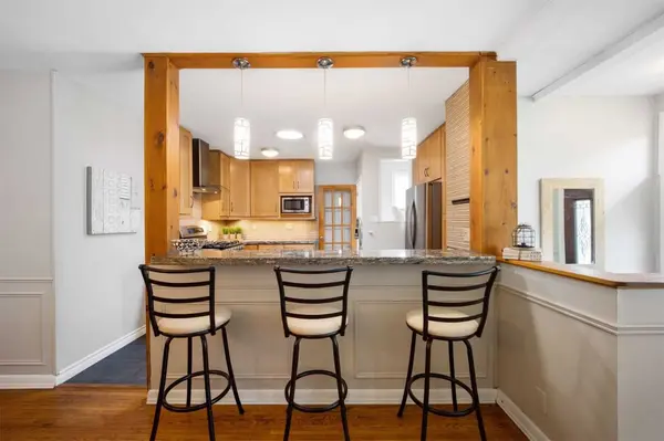 23 Davis RD #Upper Level, Aurora, ON L4G 2B4