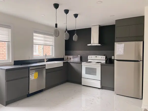 23 Butternut DR #Upper, Barrie, ON L4N 0E3