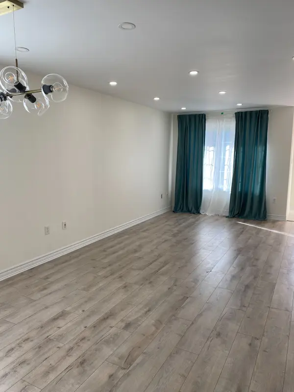 23 Butternut DR #Upper, Barrie, ON L4N 0E3