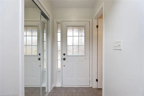 4034 DONNIC DR, Burlington, ON L7M 0A7