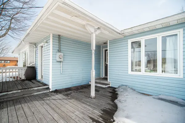 35 Mohns AVE, Petawawa, ON K8H 2G7
