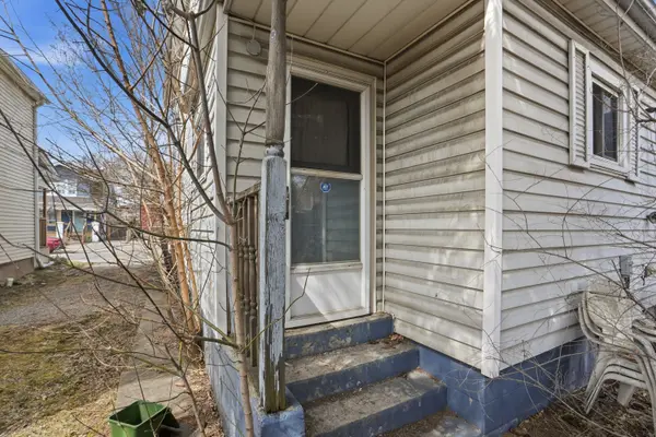 250 Rosslyn AVE N, Hamilton, ON L8L 7R1