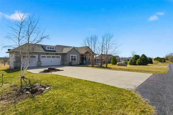 3359 Southridge Dr, Amana, IA 52203