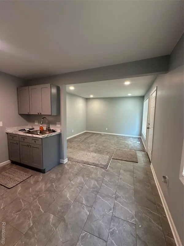 1917 Keppen BLVD, Lincoln Park, MI 48146