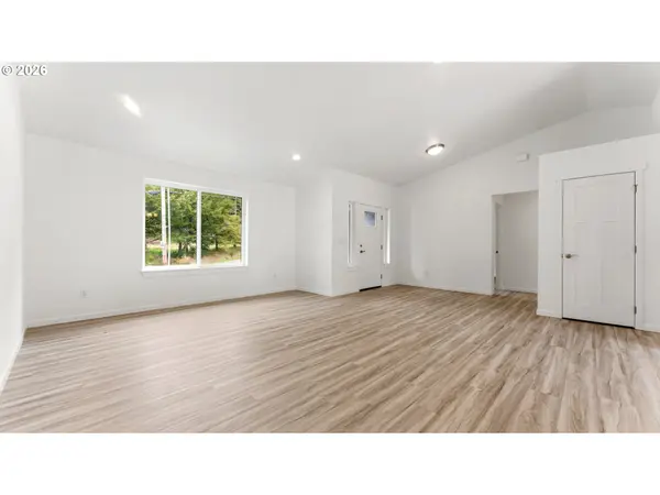 91512 Grinnell LN, Coos Bay, OR 97420